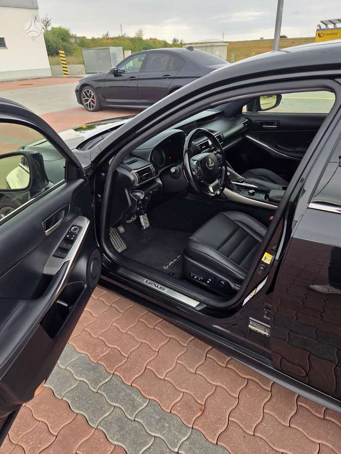 Lexus IS 200, 2.0 l., Седан