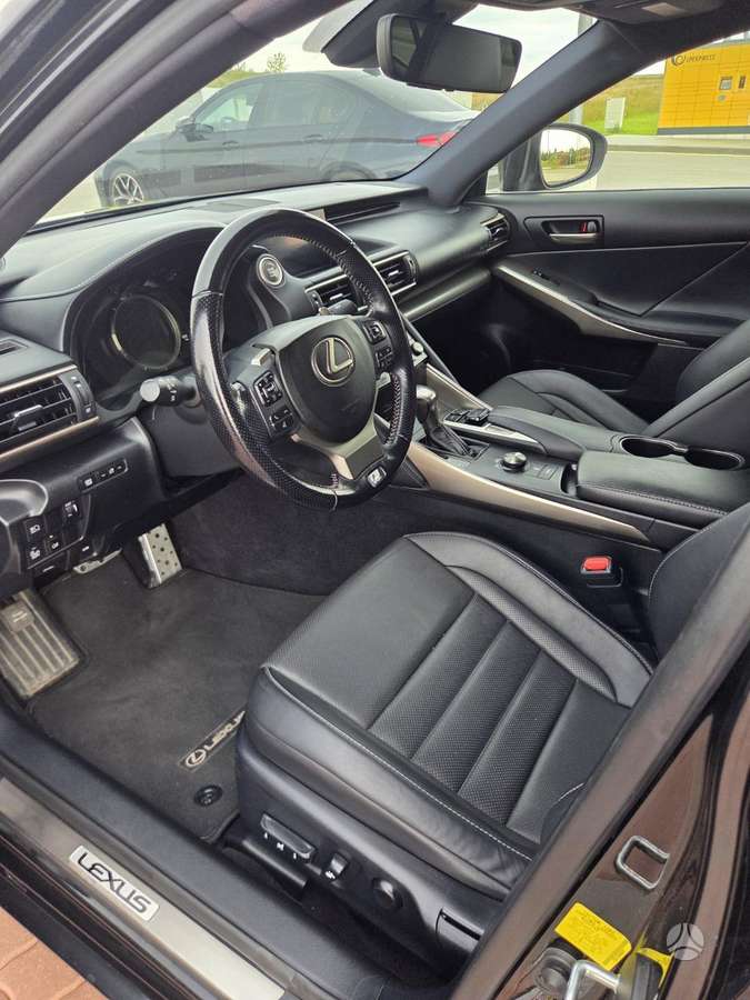 Lexus IS 200, 2.0 l., Седан