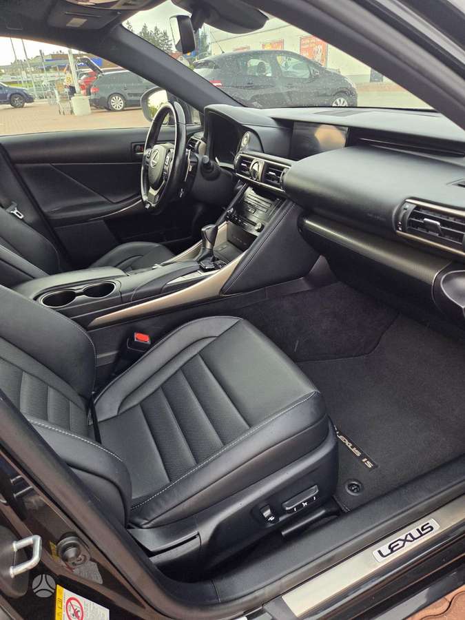 Lexus IS 200, 2.0 l., Седан
