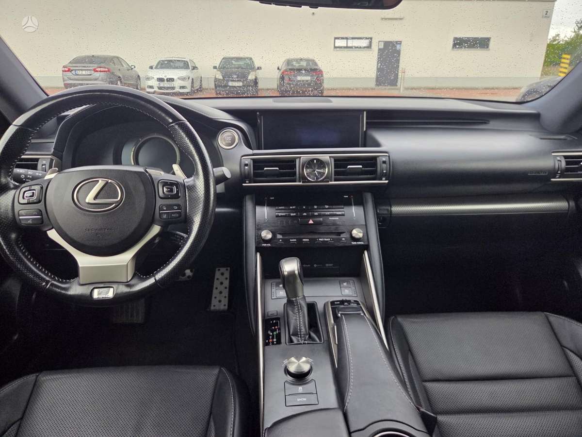 Lexus IS 200, 2.0 l., Седан