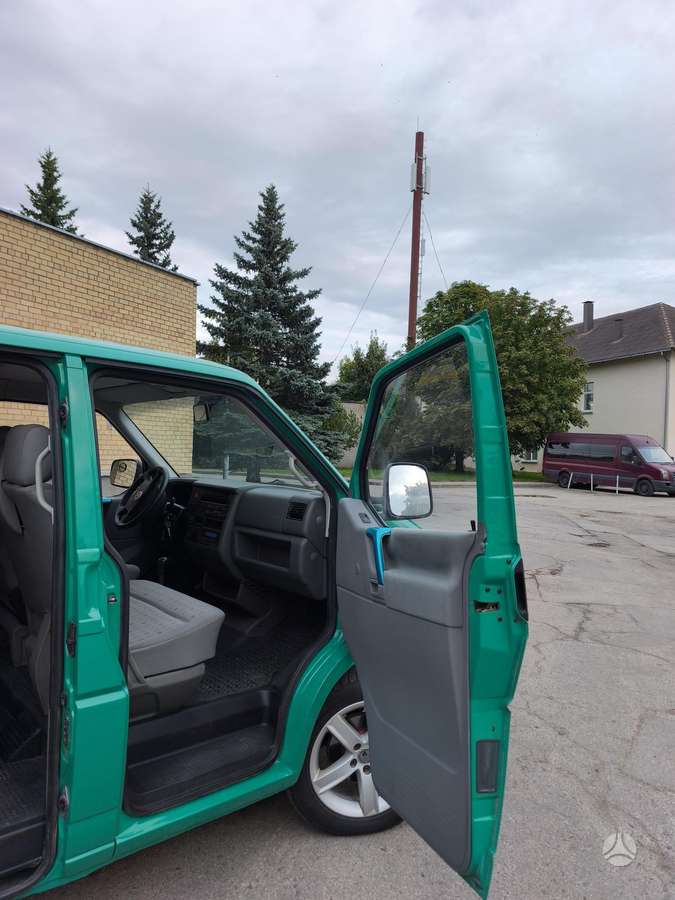 Volkswagen Caravelle - 7