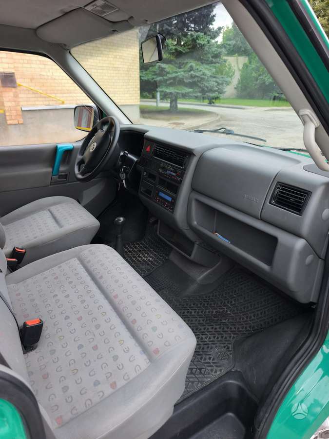 Volkswagen Caravelle - 8