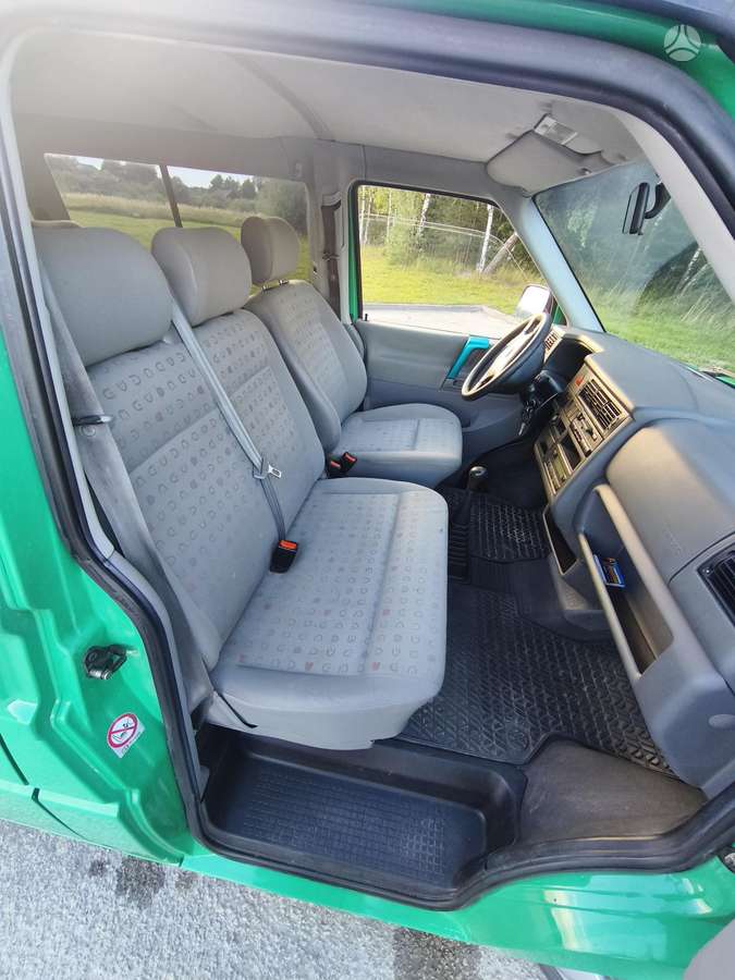 Volkswagen Caravelle - 12
