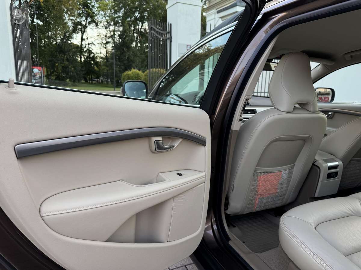 Volvo XC70, 2.4 l., wagon