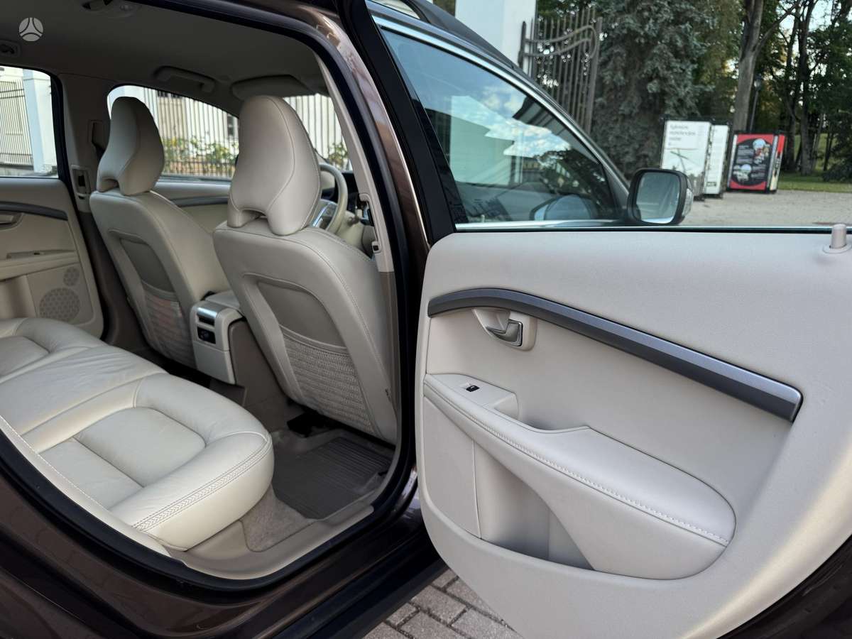 Volvo XC70, 2.4 l., wagon