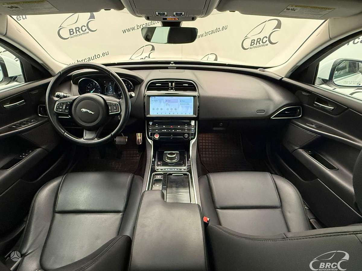 Jaguar XE, 2.0 l., Седан