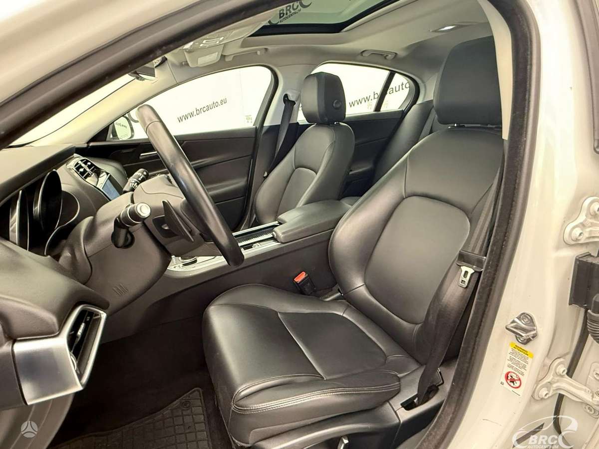 Jaguar XE, 2.0 l., Седан