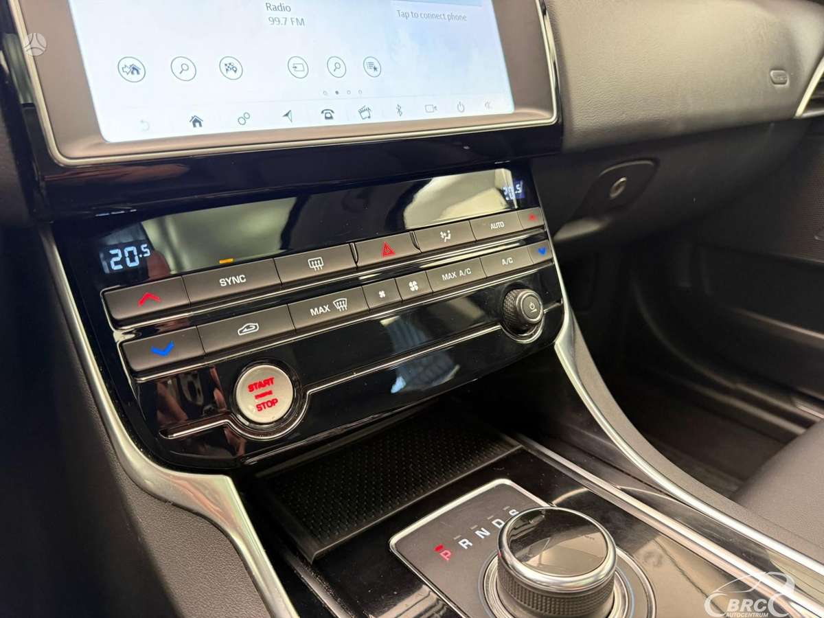 Jaguar XE, 2.0 l., Седан