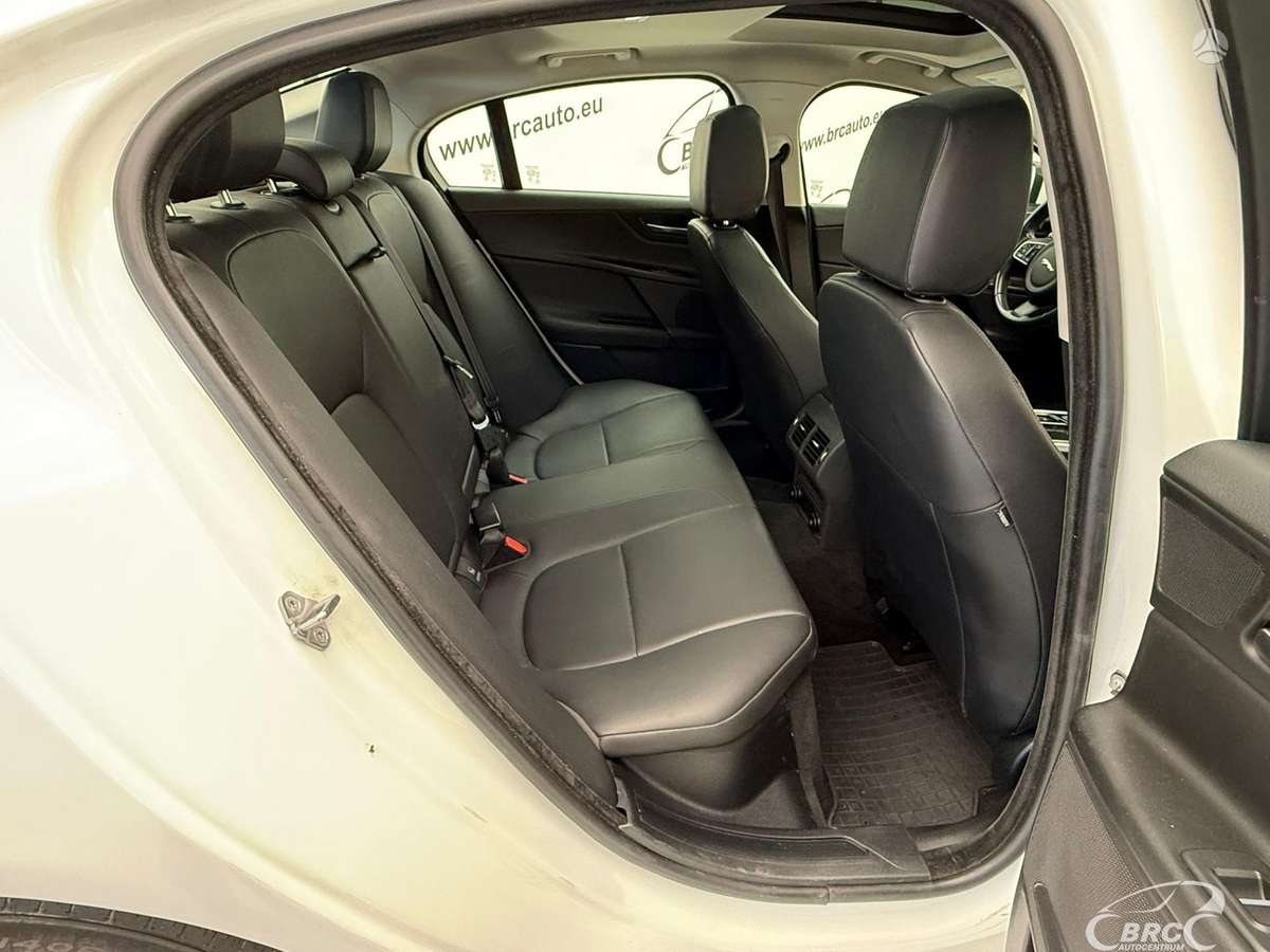 Jaguar XE, 2.0 l., Седан