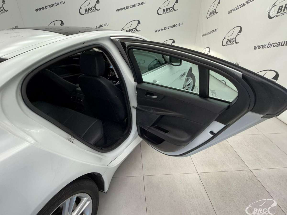 Jaguar XE, 2.0 l., Седан