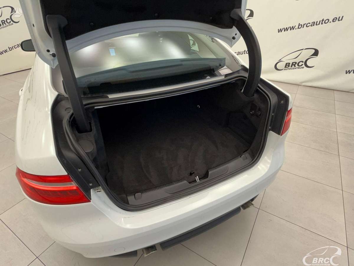 Jaguar XE, 2.0 l., Седан