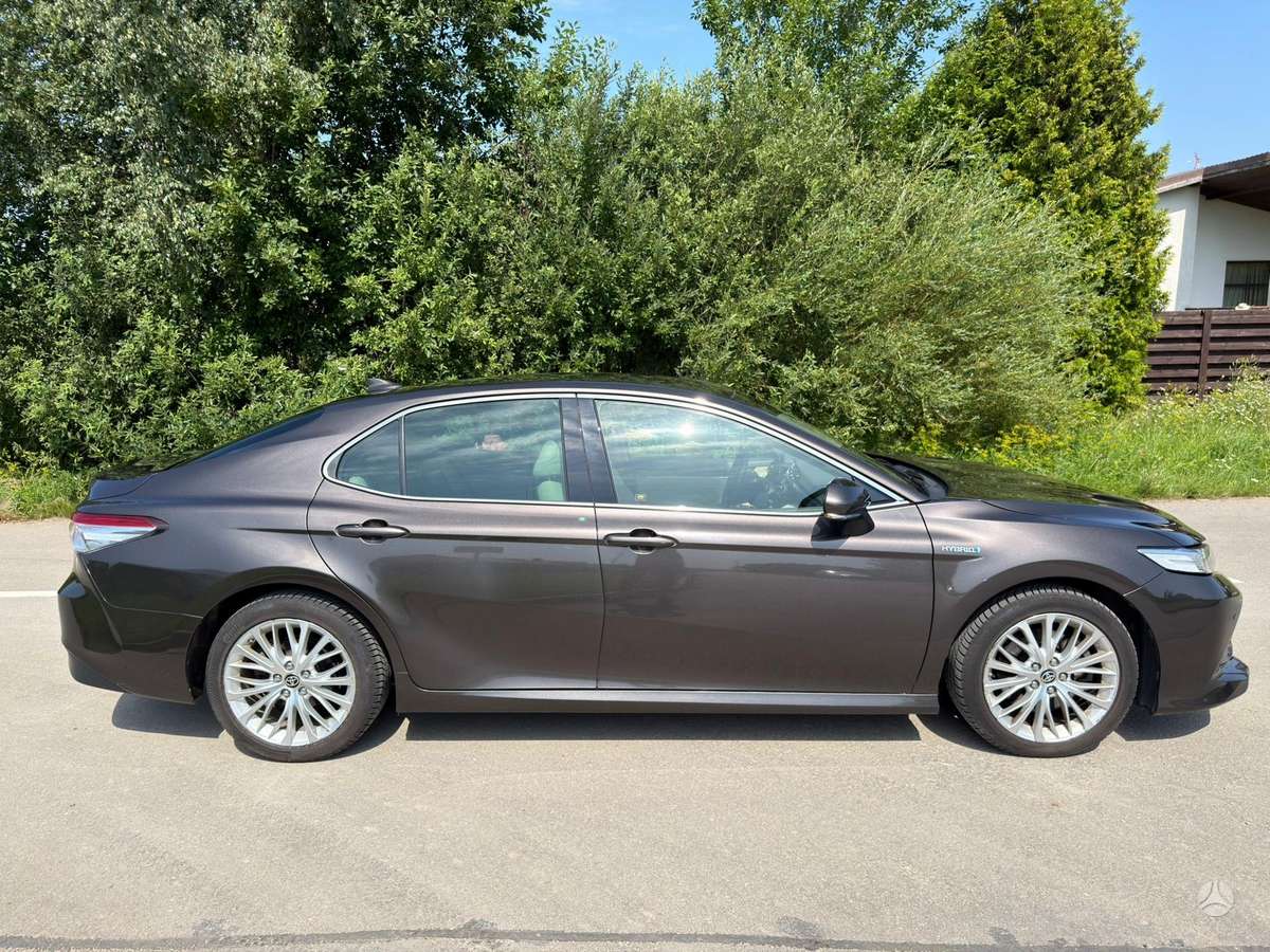 Toyota Camry - 1