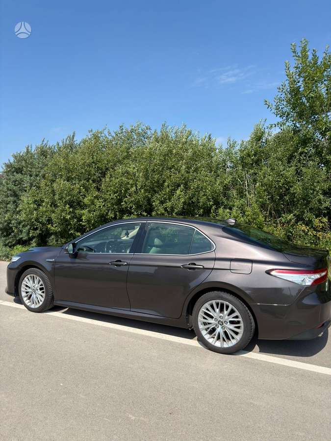 Toyota Camry - 4