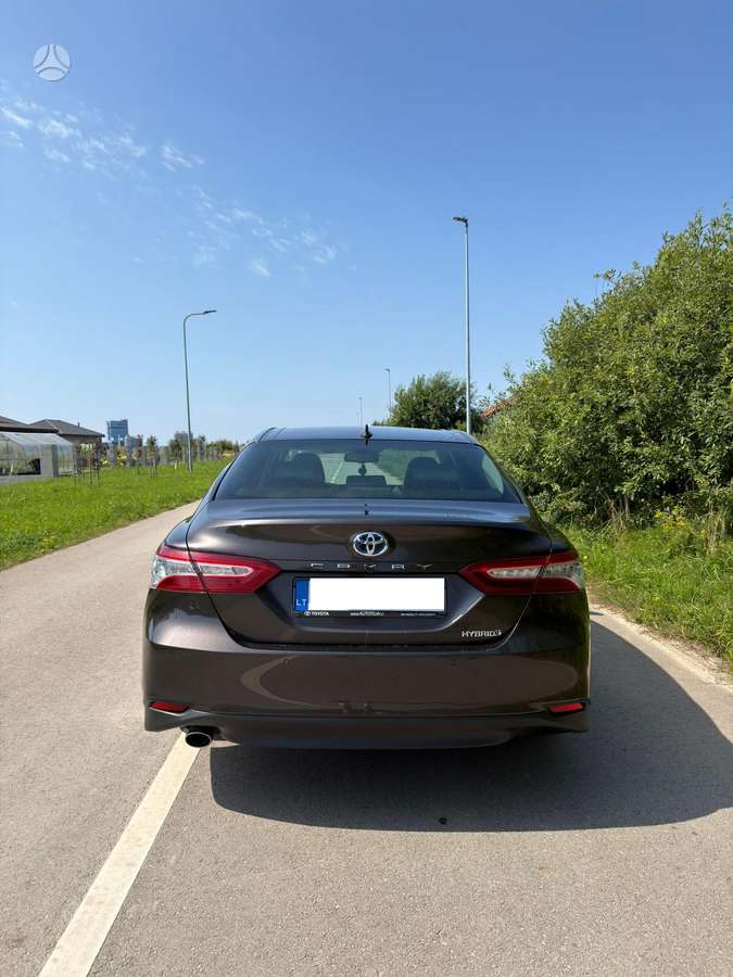 Toyota Camry - 5