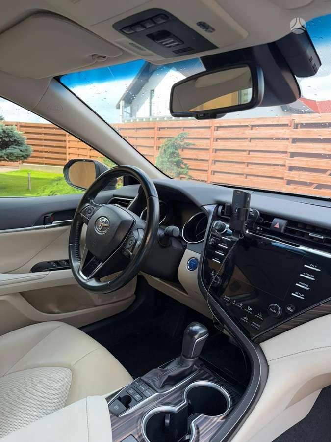 Toyota Camry - 7