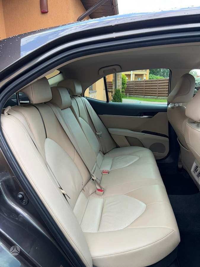 Toyota Camry - 8