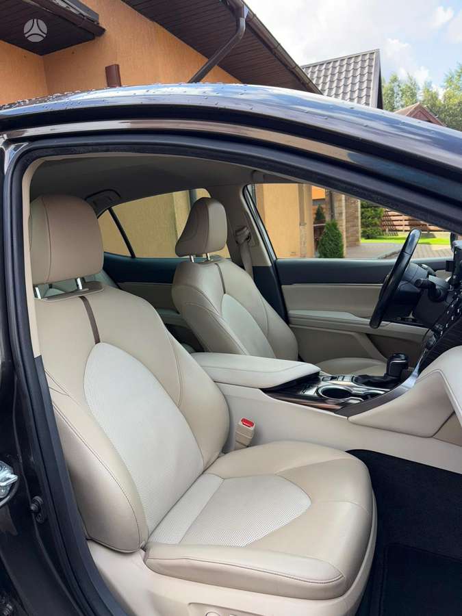 Toyota Camry - 10