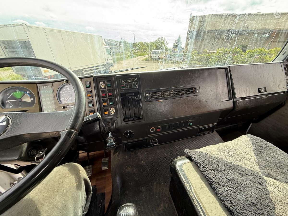 MAN 32.402 8x4 Manual, cab-chassis trucks