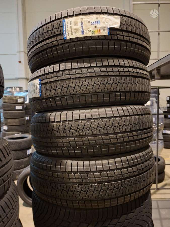 Triangle PL02, winter 235/60 R19