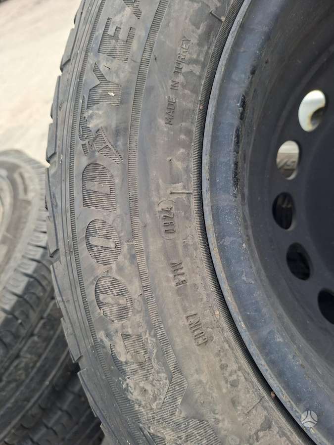Goodyear, winter 205/75 R16