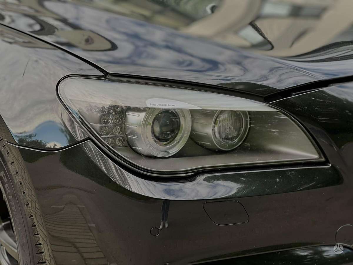 BMW 750, 4.4 l., Седан