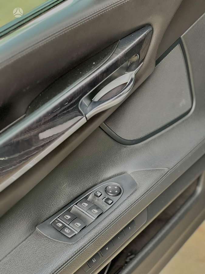 BMW 750, 4.4 l., Седан