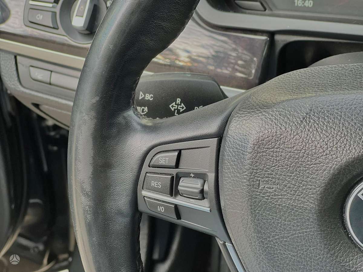 BMW 750, 4.4 l., Седан