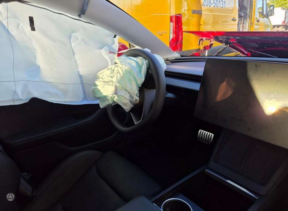 Tesla Model 3, hatchback