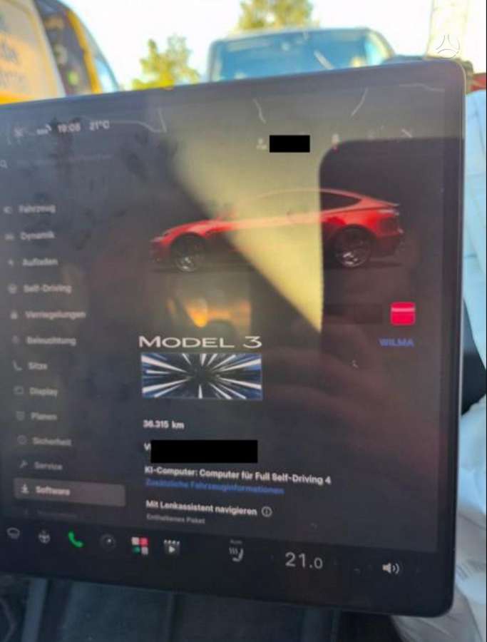 Tesla Model 3, hatchback