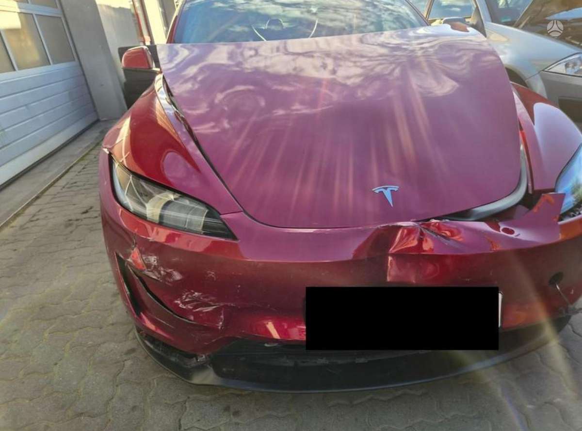 Tesla Model 3, hatchback