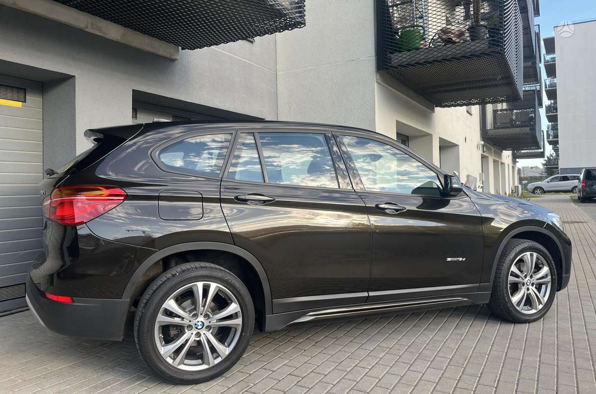 BMW X1, 2.0 l., Внедорожник / Кроссовер