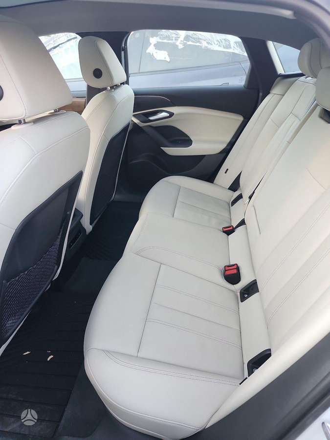 Audi A6 e-tron, sedanas