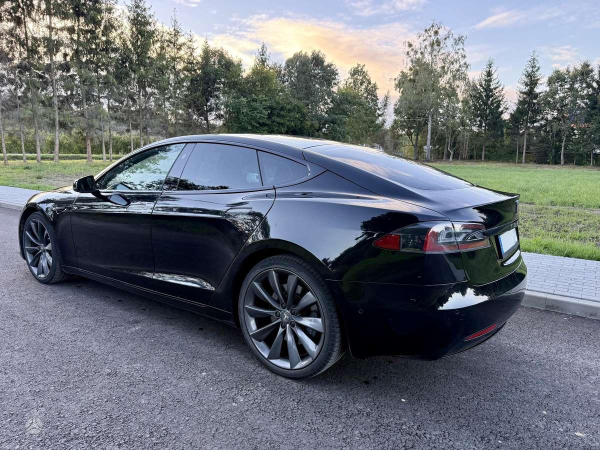 Tesla Model S, hatchback