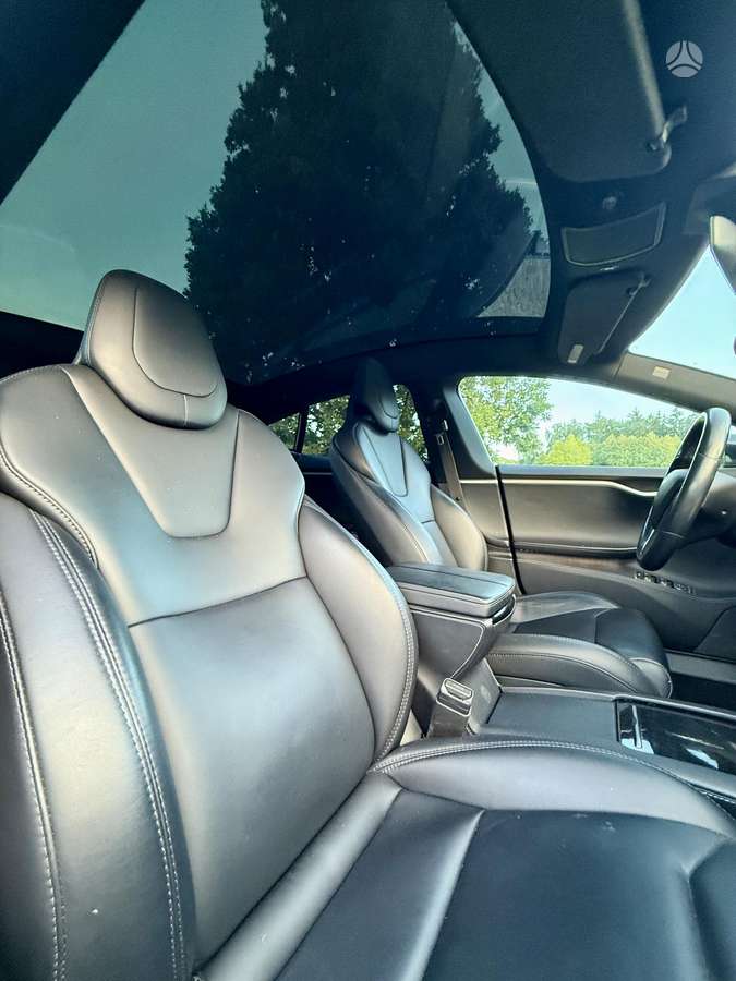 Tesla Model S, hatchback