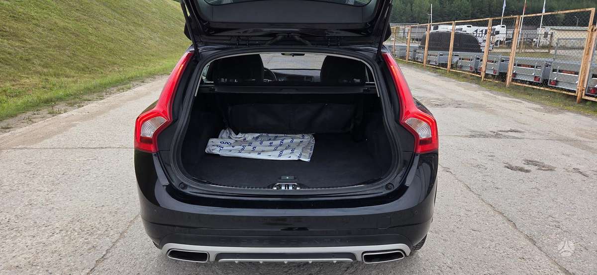 Volvo V60 Cross Country - 9