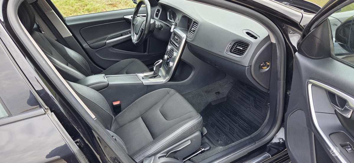 Volvo V60 Cross Country - 11