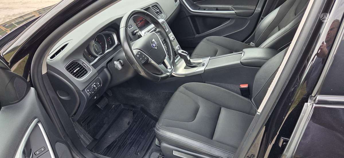 Volvo V60 Cross Country - 12