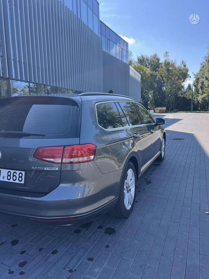 Volkswagen Passat - 4