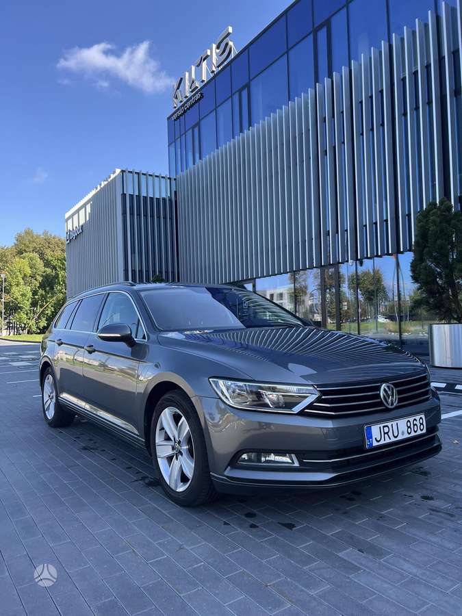 Volkswagen Passat - 1