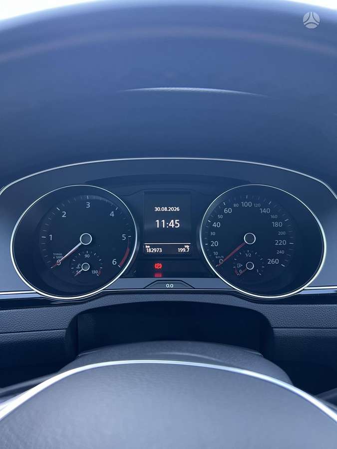 Volkswagen Passat - 12