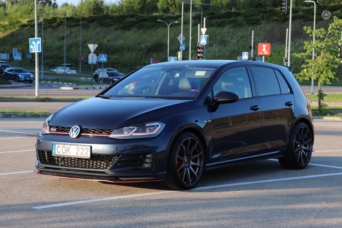 Volkswagen Golf - 2