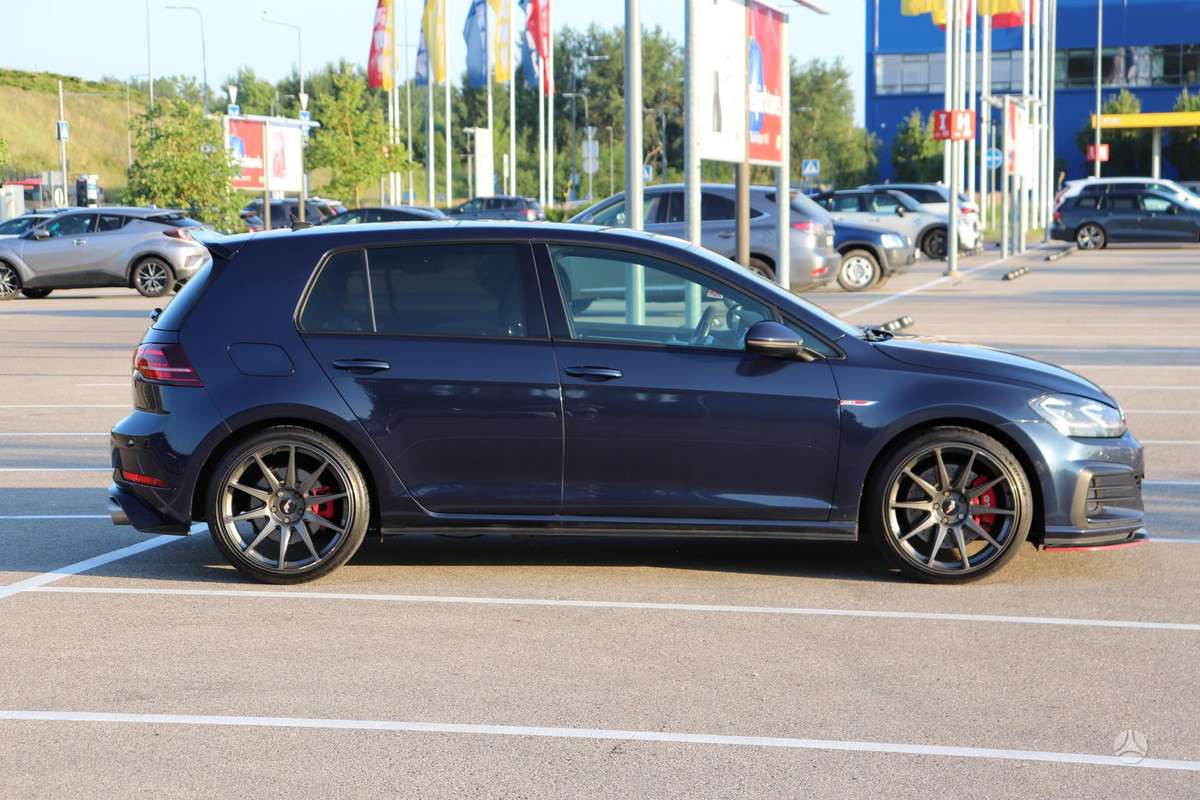 Volkswagen Golf - 8