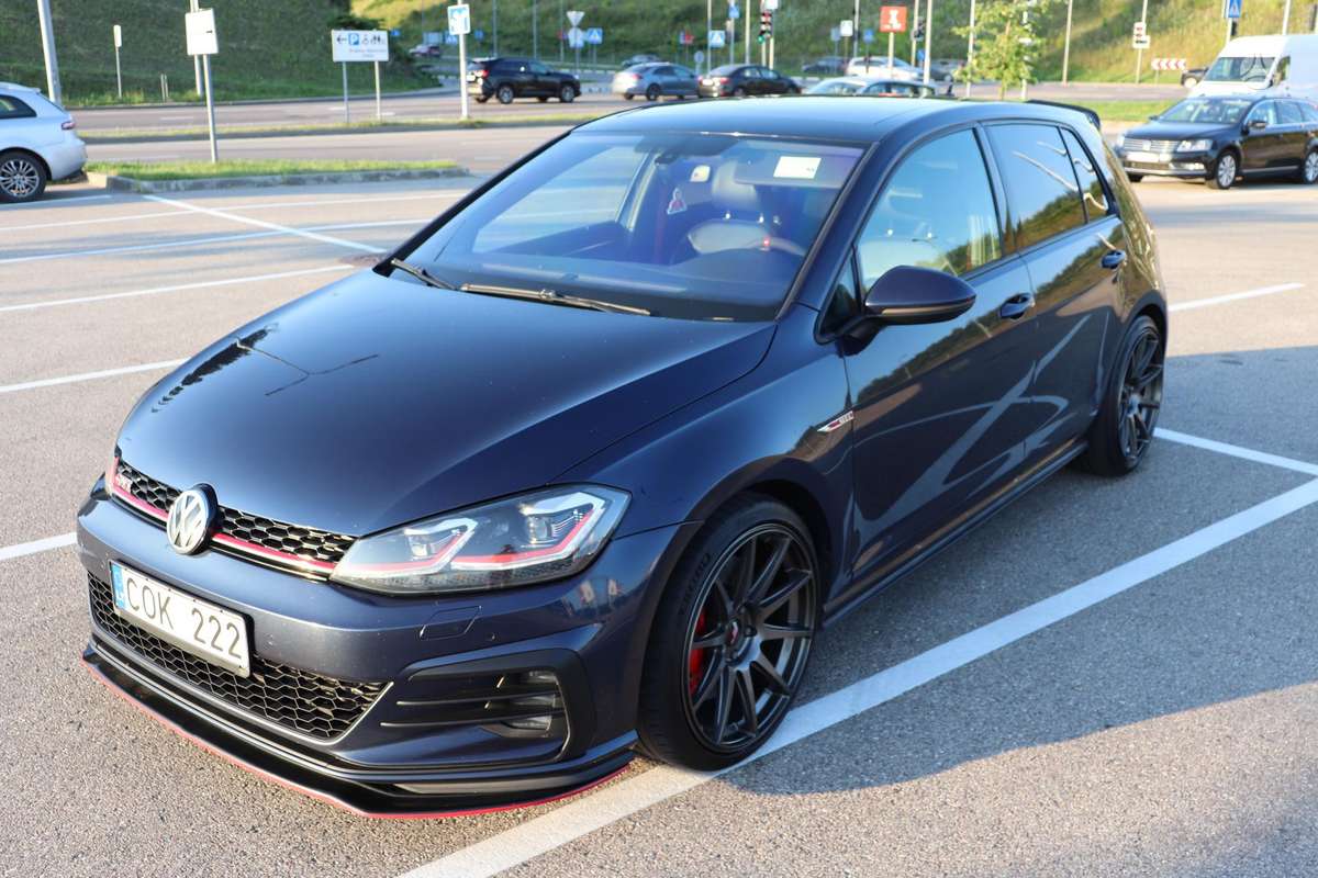 Volkswagen Golf - 10