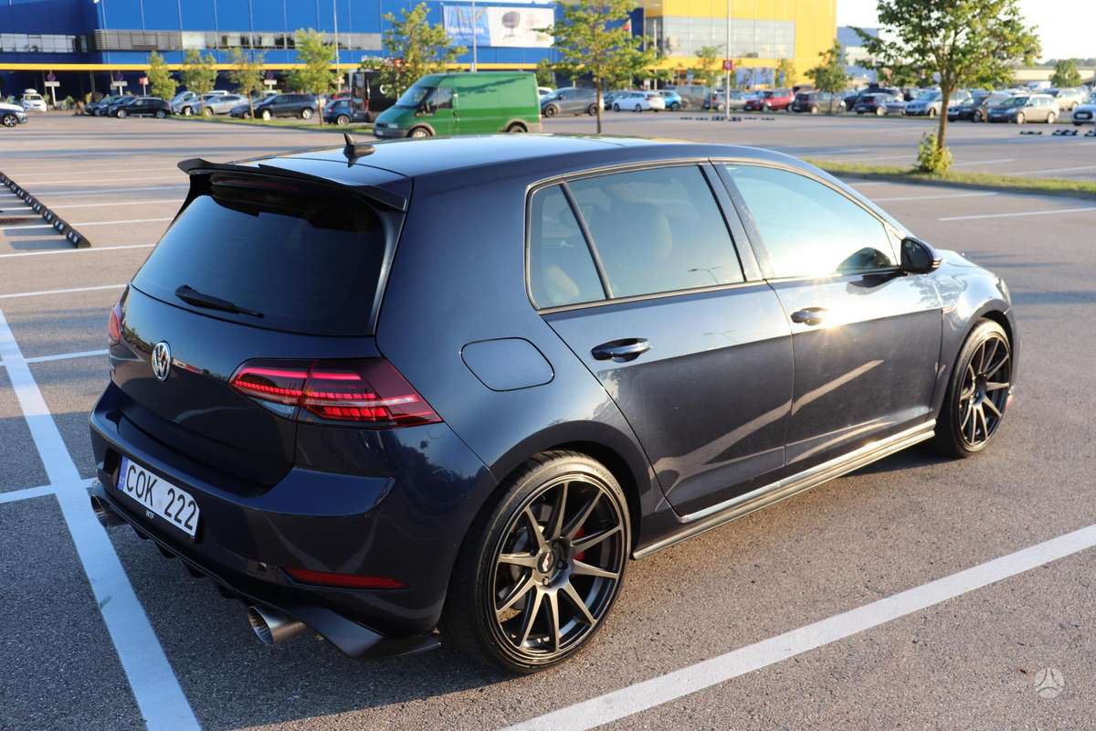 Volkswagen Golf - 11
