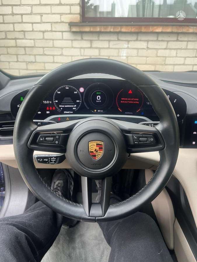 Porsche Taycan - 4