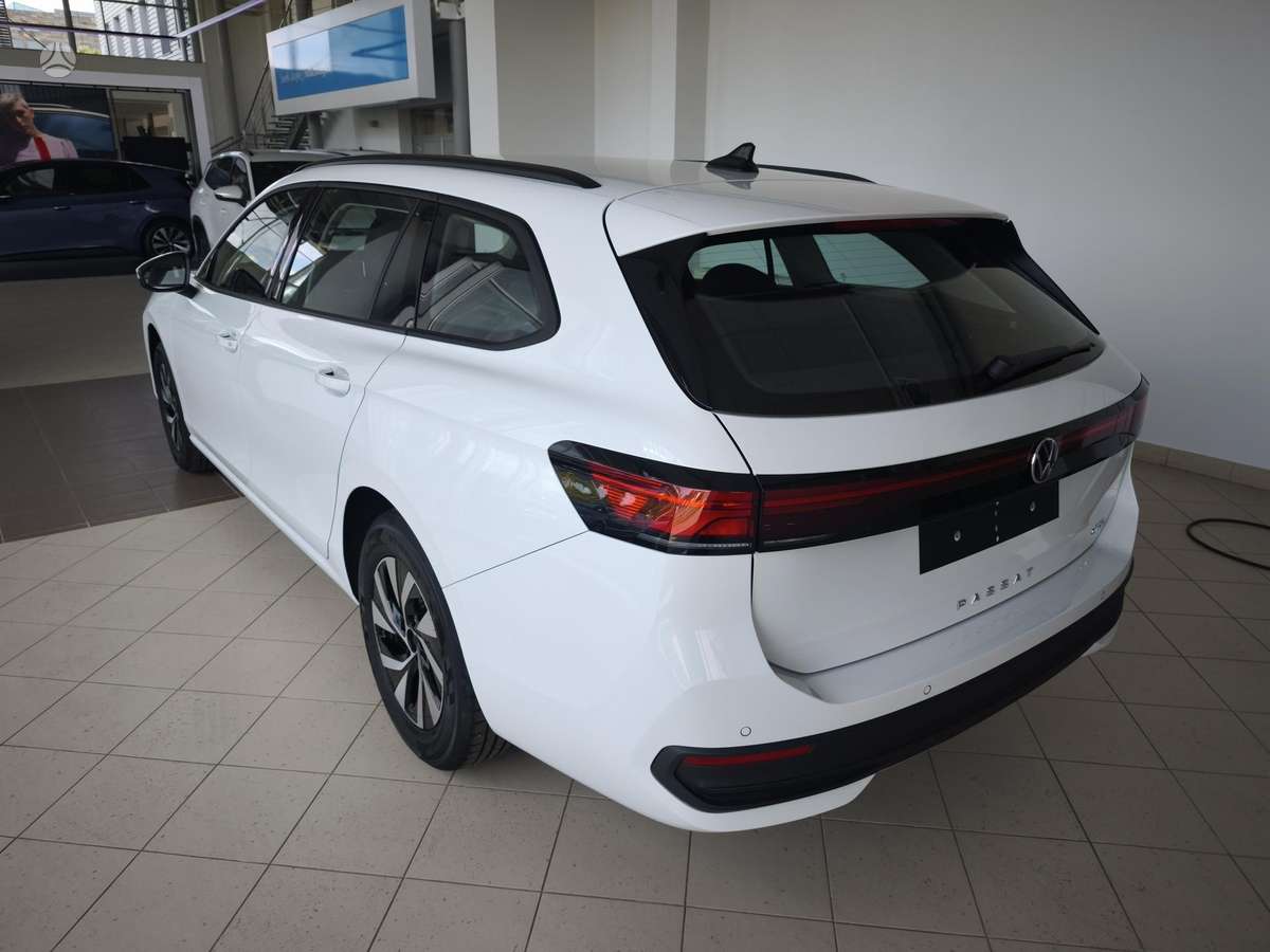Volkswagen Passat - 4