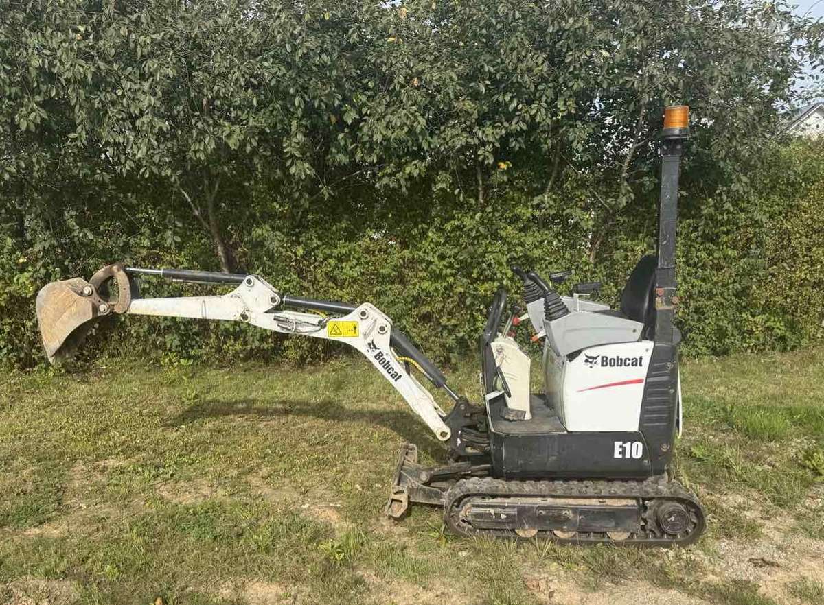 Bobcat E10, mini excavator
