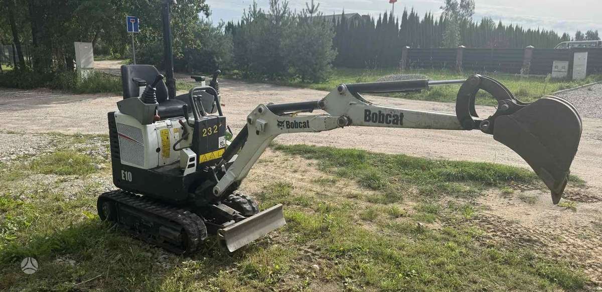 Bobcat E10, mini excavator