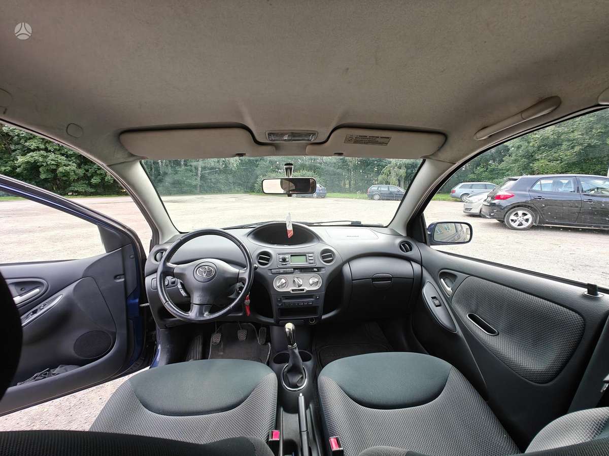 Toyota Yaris - 10