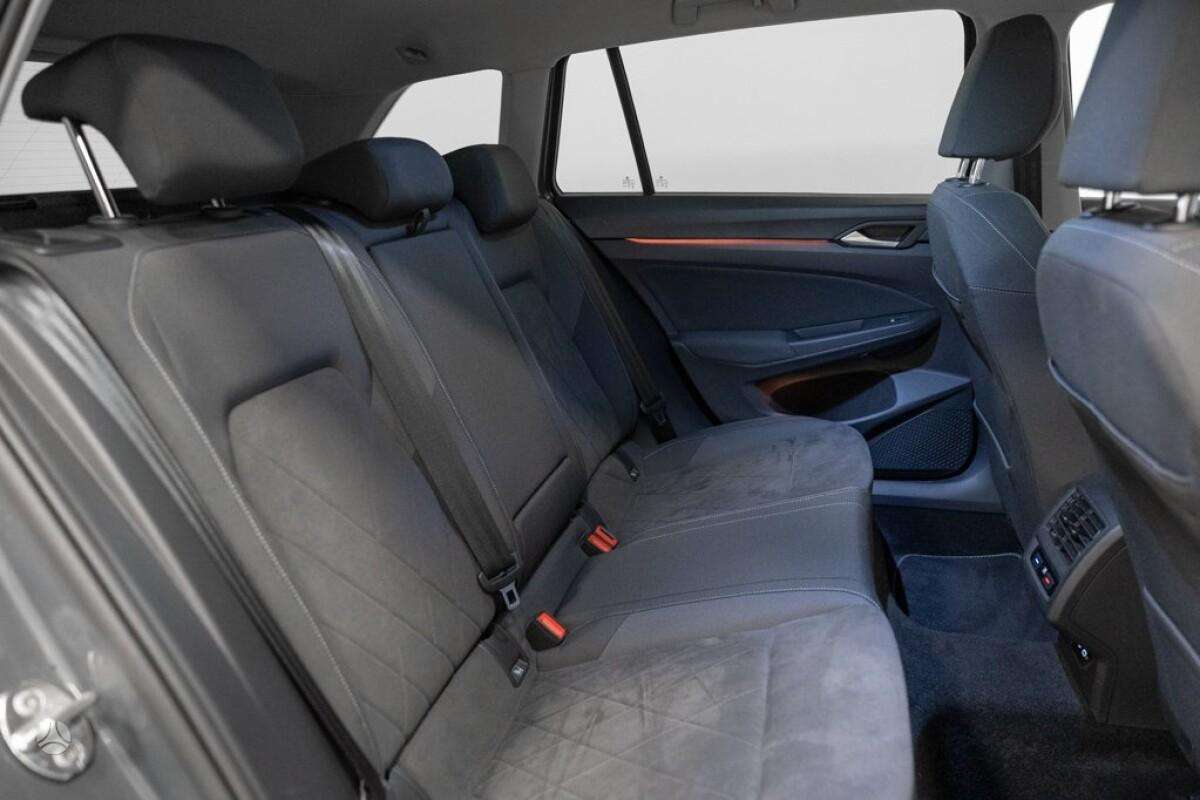 Volkswagen Golf - 8